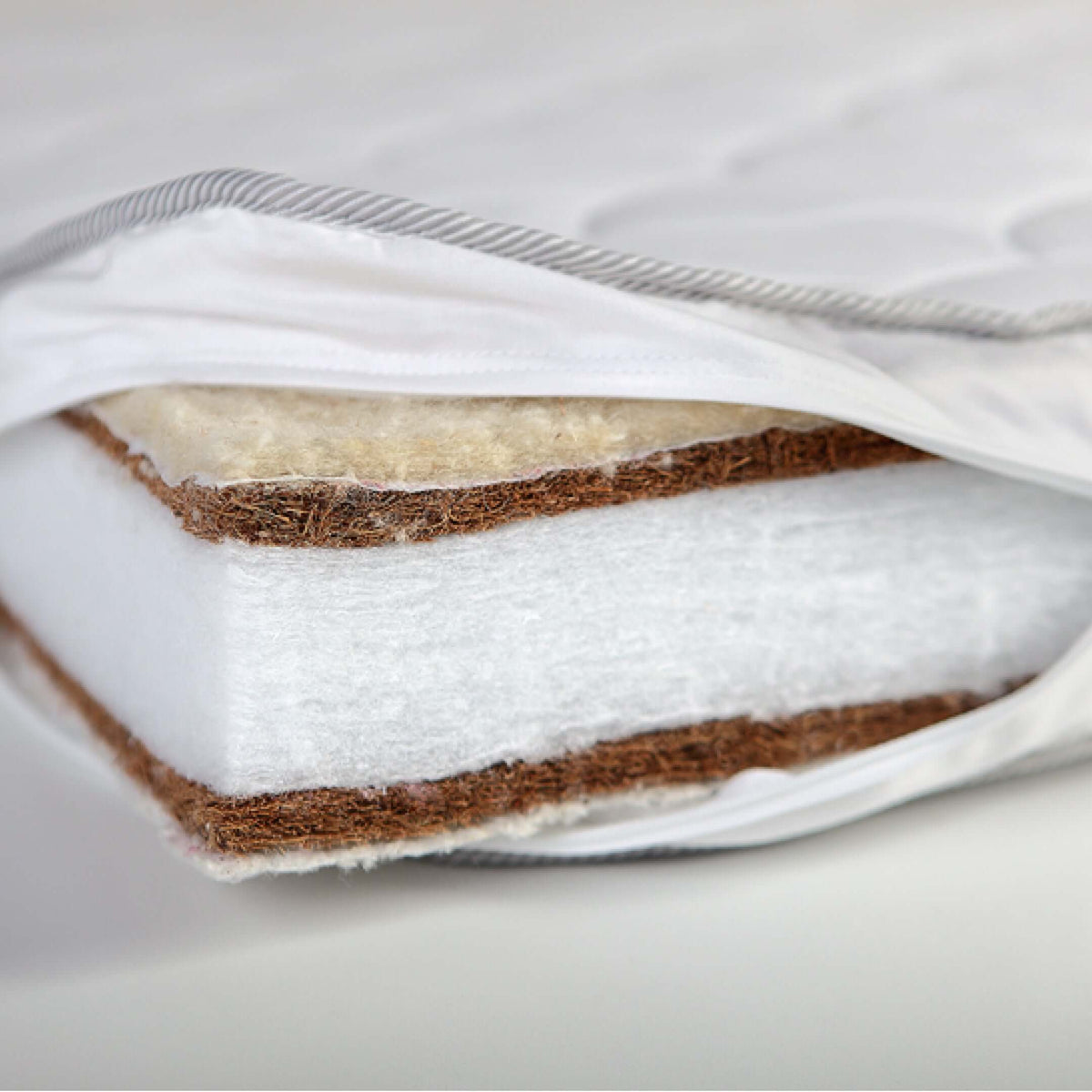 Kokosa madracis ar stepētu kokvilnas pārvalku