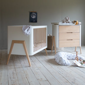 Dresser Torsten White