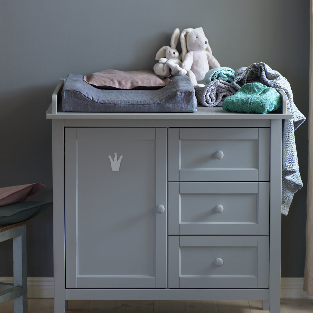 Dresser Royal